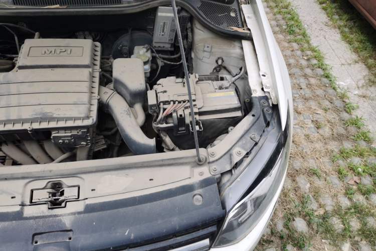 Used Volkswagen Polo 2014 1.4L Manual Fashion Edition Engine Bay Left
