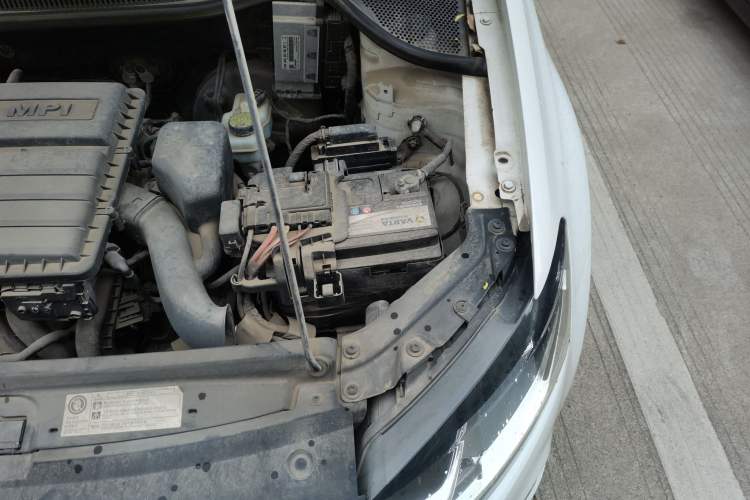 Used Volkswagen Polo 2014 1.4L Automatic Comfort Edition Engine Bay Left
