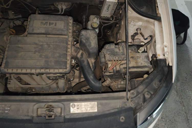 Used Volkswagen Polo 2014 1.6L Manual Comfort Edition Engine Bay Left