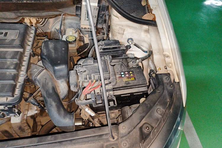 Used Volkswagen Polo 2014 1.6L Automatic Comfort Edition Engine Bay Left