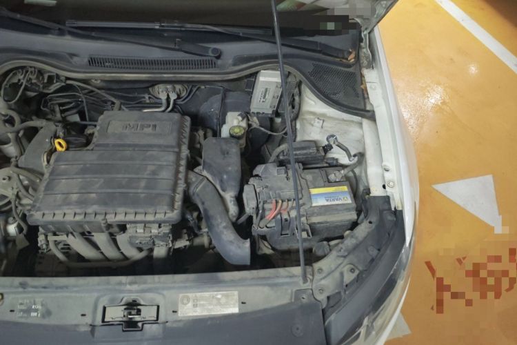 Used Volkswagen Polo 2014 1.6L Automatic Comfort Edition Engine Bay Left