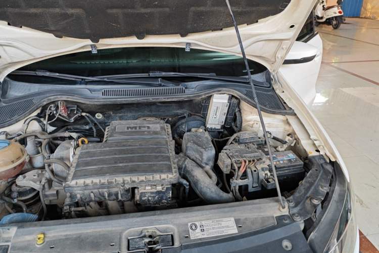 Used Volkswagen Polo 2014 1.4L Automatic Comfort Edition Engine Bay Left