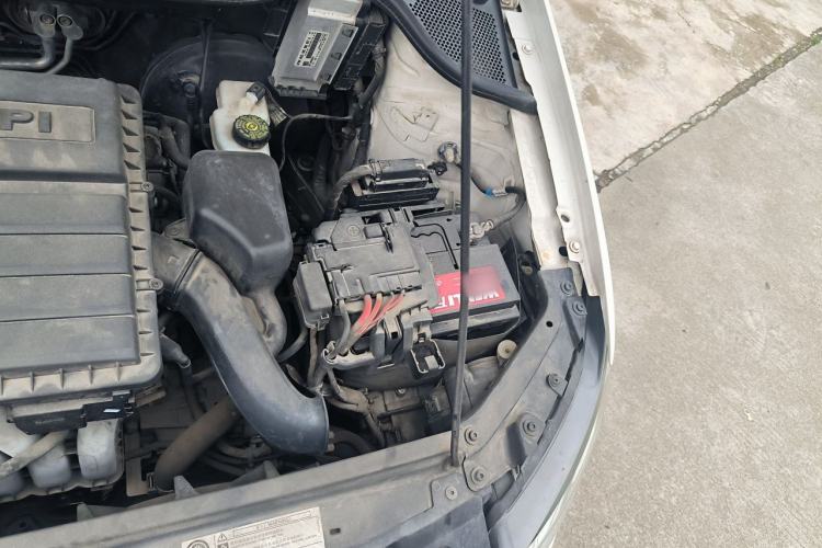 Used Volkswagen Polo 2014 1.6L Automatic Comfort Edition Engine Bay Left