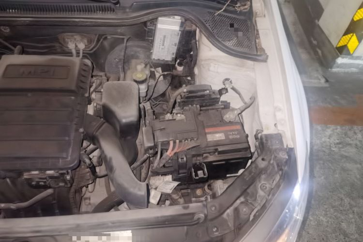 Used Volkswagen Polo 2014 1.4L Automatic Comfort Edition Engine Bay Left