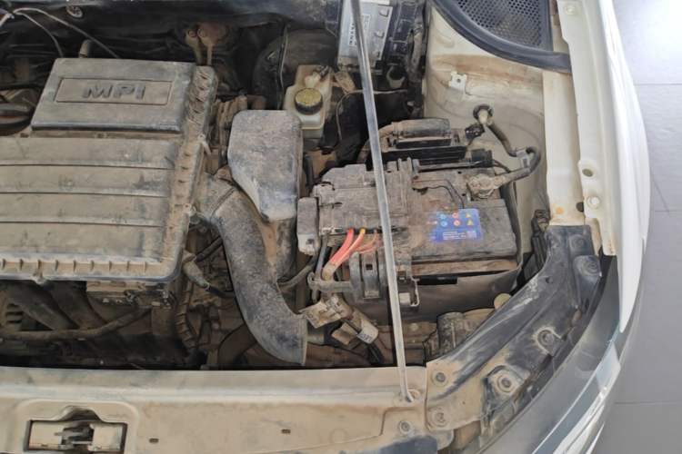 Used Volkswagen Polo 2014 1.6L Automatic Luxury Edition Engine Bay Left