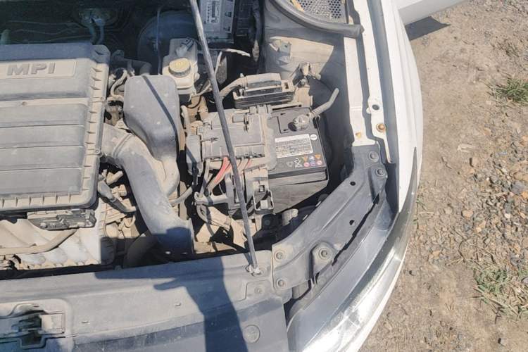 Used Volkswagen Polo 2014 1.4L Automatic Comfort Edition Engine Bay Left