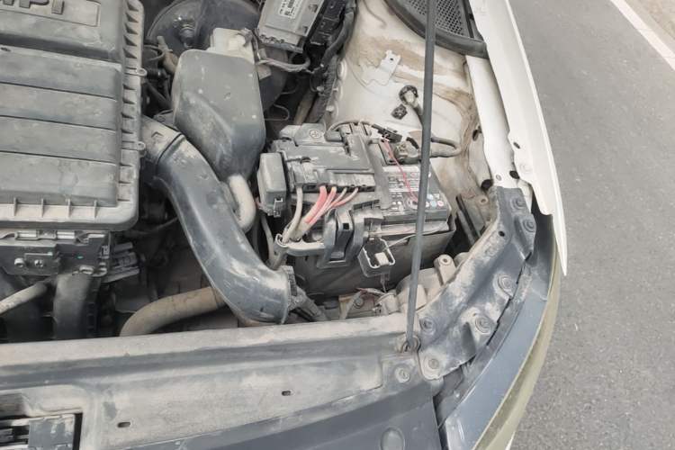 Used Volkswagen Polo 2014 1.4L Manual Fashion Edition Engine Bay Left