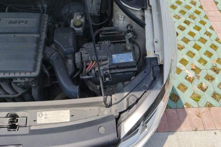 Used Volkswagen Polo 2014 1.6L Automatic Comfort Edition Engine Bay Left