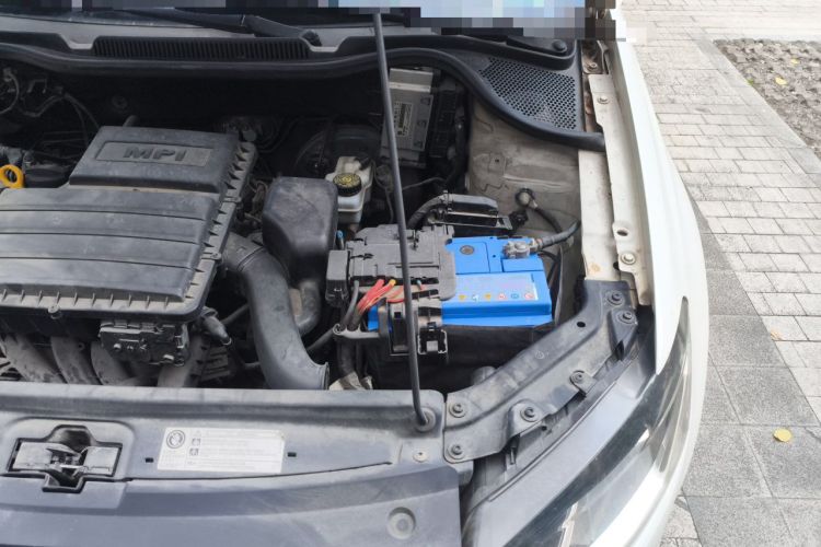 Used Volkswagen Polo 2014 1.6L Automatic Comfort Edition Engine Bay Left