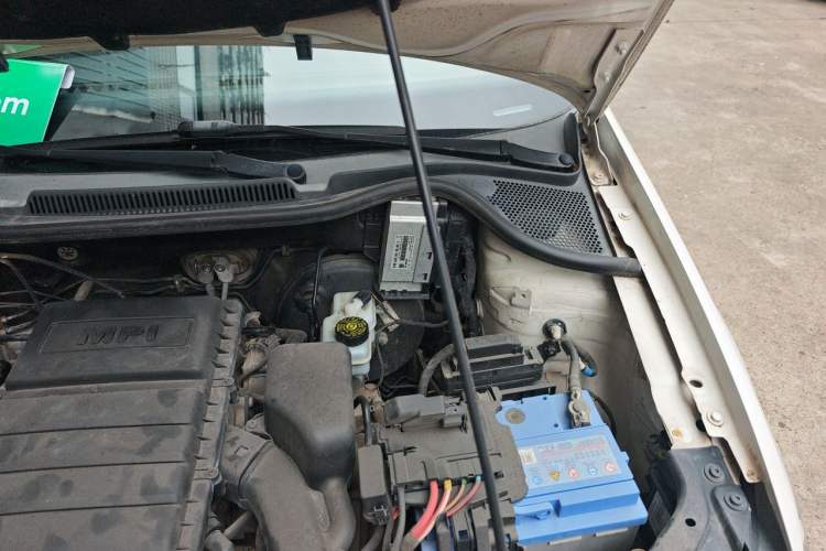 Used Volkswagen Polo 2014 1.6L Automatic Comfort Edition Engine Bay Left