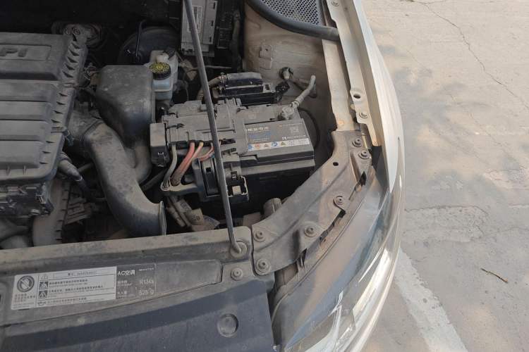 Used Volkswagen Polo 2014 1.4L Automatic Comfort Edition Engine Bay Left