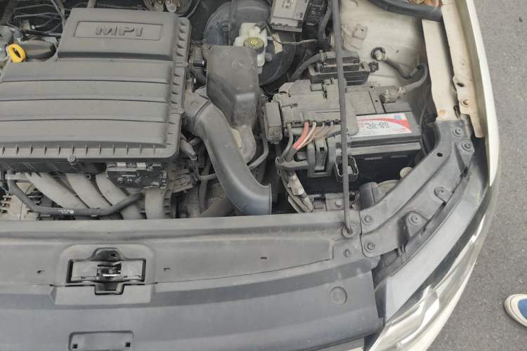 Used Volkswagen Polo 2014 1.6L Automatic Comfort Edition Engine Bay Left