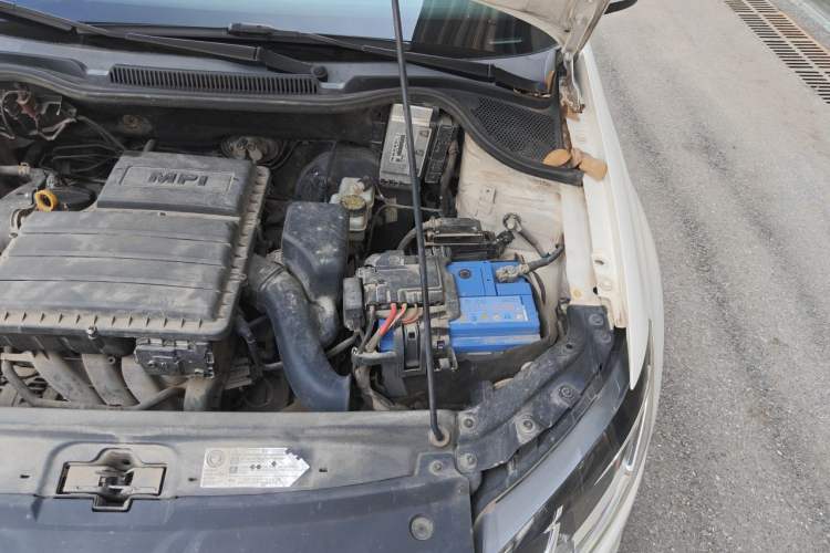 Used Volkswagen Polo 2014 1.6L Automatic Comfort Edition Engine Bay Left