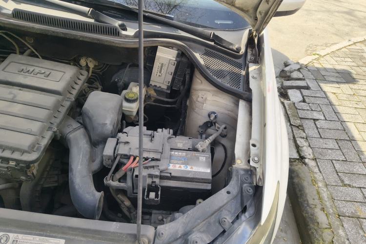 Used Volkswagen Polo 2014 1.4L Manual Fashion Edition Engine Bay Left