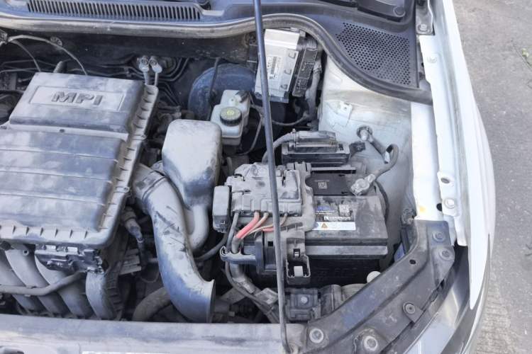 Used Volkswagen Polo 2014 1.6L Automatic Comfort Edition Engine Bay Left