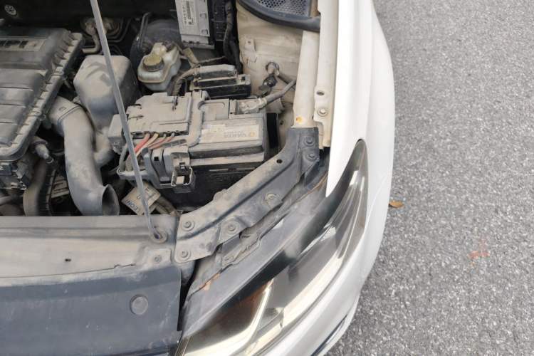 Used Volkswagen Polo 2014 1.4L Automatic Comfort Edition Engine Bay Left
