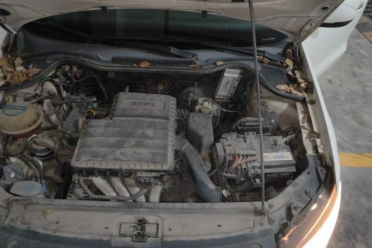 Used Volkswagen Polo 2014 1.6L Automatic Comfort Edition Engine Bay Left