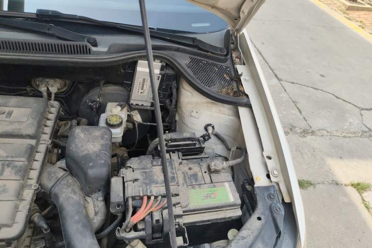 Used Volkswagen Polo 2014 1.6L Automatic Comfort Edition Engine Bay Left