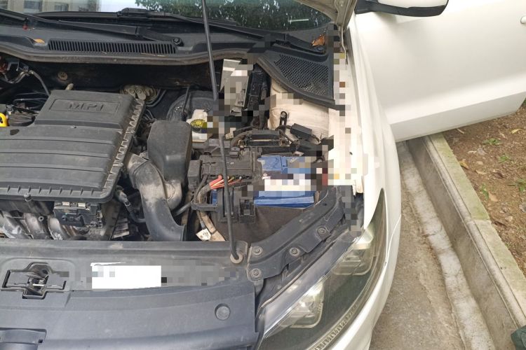 Used Volkswagen Polo 2014 1.6L Automatic Comfort Edition Engine Bay Left