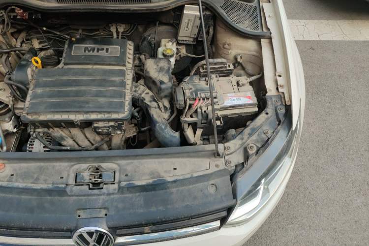 Used Volkswagen Polo 2014 1.4L Automatic Comfort Edition Engine Bay Left