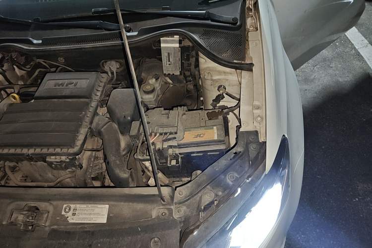 Used Volkswagen Polo 2014 1.4L Manual Fashion Edition Engine Bay Left