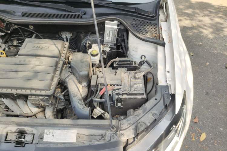 Used Volkswagen Polo 2014 1.6L Automatic Comfort Edition Engine Bay Left