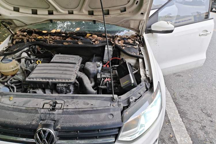 Used Volkswagen Polo 2014 1.6L Automatic Comfort Edition Engine Bay Left