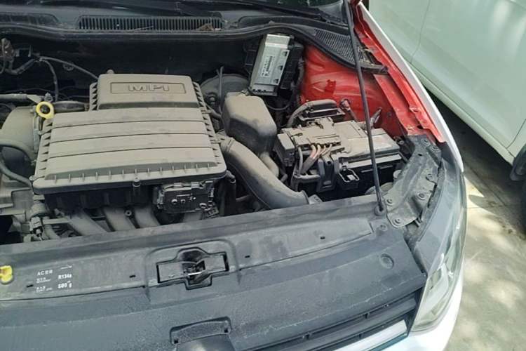 Used Volkswagen Polo 2014 1.6L Automatic Comfort Edition Engine Bay Left