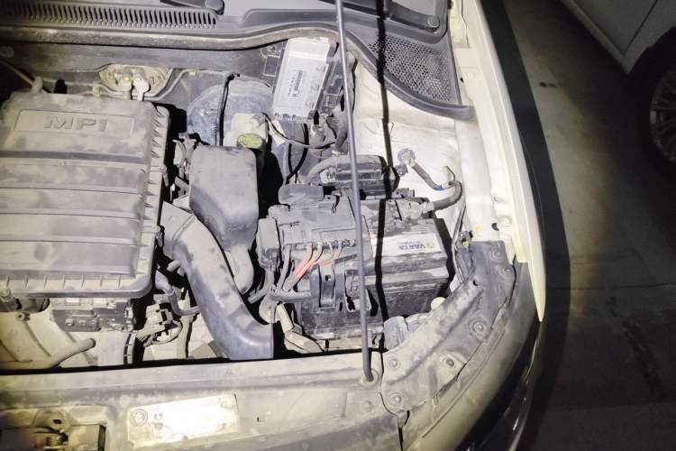 Used Volkswagen Polo 2014 1.6L Automatic Comfort Edition Engine Bay Left