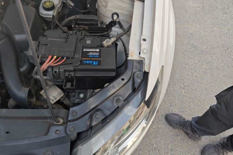 Used Volkswagen Polo 2014 1.6L Automatic Comfort Edition Engine Bay Left
