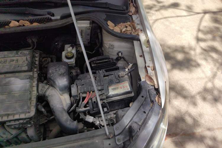Used Volkswagen Polo 2014 1.6L Automatic Comfort Edition Engine Bay Left