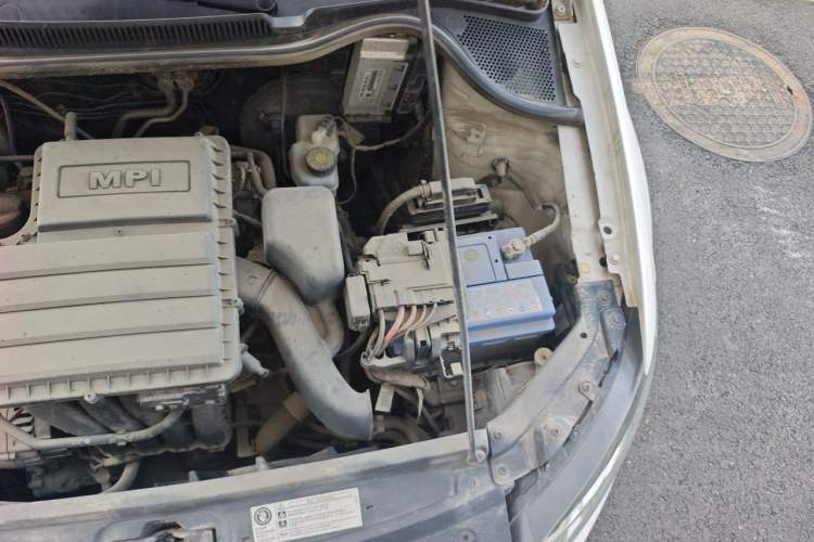 Used Volkswagen Polo 2014 1.6L Automatic Comfort Edition Engine Bay Left