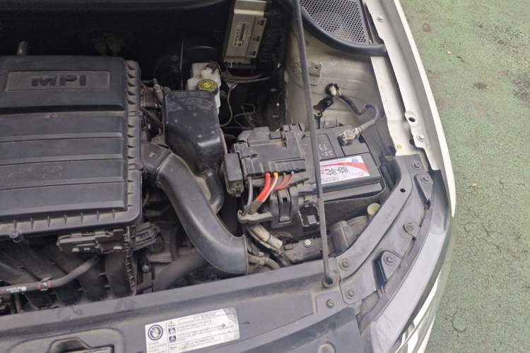 Used Volkswagen Polo 2014 1.4L Manual Comfort Edition Engine Bay Left