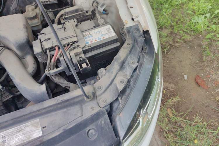 Used Volkswagen Polo 2014 1.6L Automatic Comfort Edition Engine Bay Left