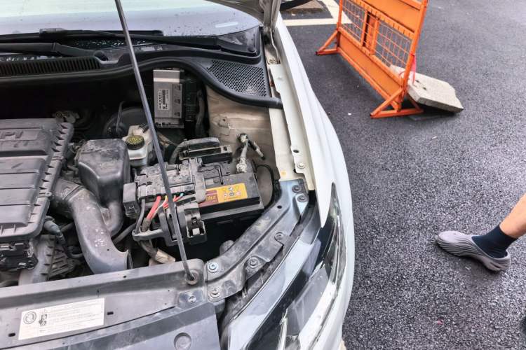 Used Volkswagen Polo 2014 1.6L Automatic Comfort Edition Engine Bay Left