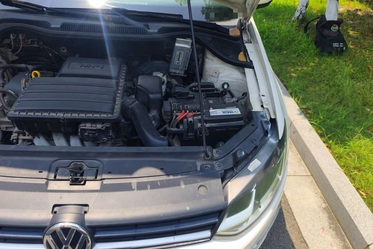 Used Volkswagen Polo 2014 1.4L Automatic Comfort Edition Engine Bay Left