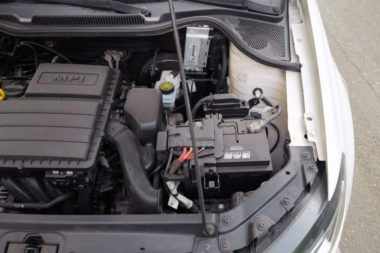 Used Volkswagen Polo 2014 1.4L Automatic Comfort Edition Engine Bay Left