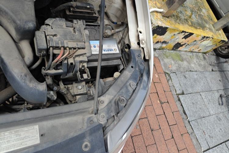 Used Volkswagen Polo 2014 1.4L Automatic Comfort Edition Engine Bay Left