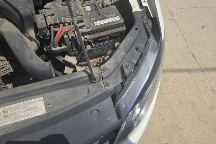 Used Volkswagen Polo 2014 1.4L Manual Fashion Edition Engine Bay Left