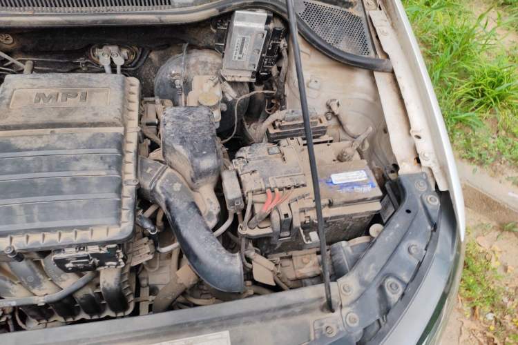 Used Volkswagen Polo 2014 1.6L Automatic Luxury Edition Engine Bay Left