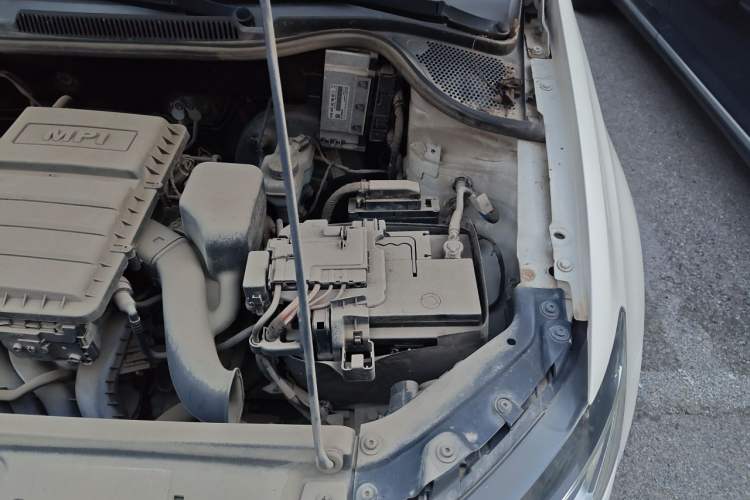 Used Volkswagen Polo 2014 1.4L Automatic Comfort Edition Engine Bay Left