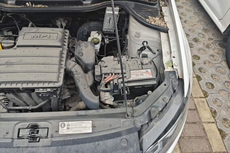 Used Volkswagen Polo 2014 1.4L Manual Fashion Edition Engine Bay Left