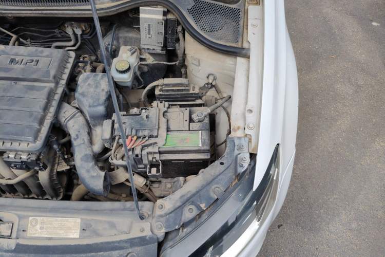 Used Volkswagen Polo 2014 1.4L Automatic Comfort Edition Engine Bay Left