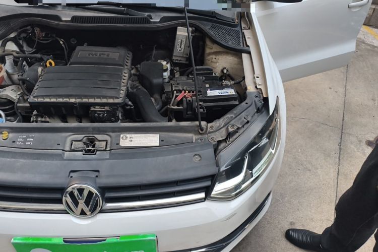 Used Volkswagen Polo 2014 1.6L Automatic Comfort Edition Engine Bay Left