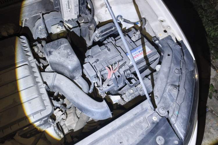 Used Volkswagen Polo 2014 1.6L Automatic Comfort Edition Engine Bay Left