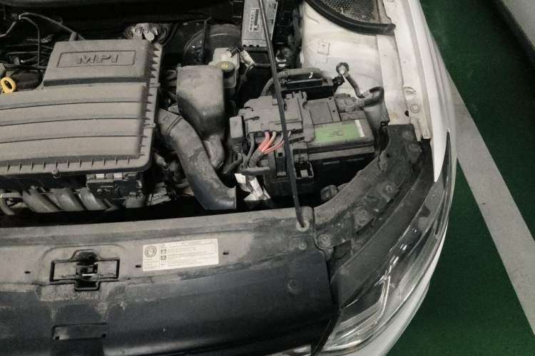 Used Volkswagen Polo 2014 1.4L Automatic Comfort Edition Engine Bay Left
