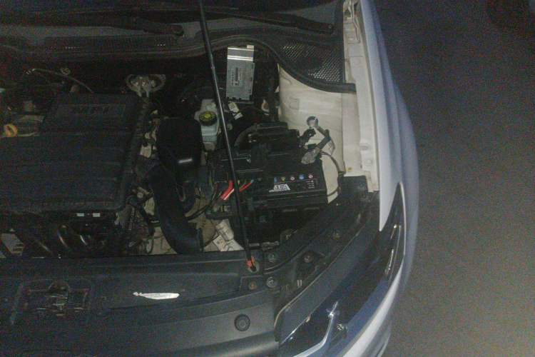 Used Volkswagen Polo 2014 1.4L Automatic Comfort Edition Engine Bay Left