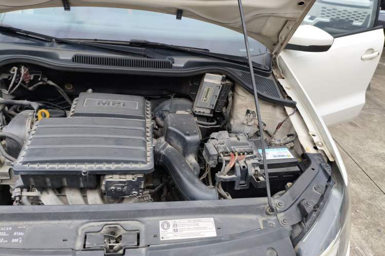 Used Volkswagen Polo 2014 1.4L Manual Fashion Edition Engine Bay Left