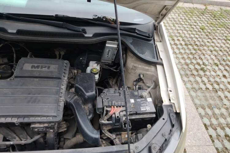 Used Volkswagen Polo 2014 1.4L Manual Fashion Edition Engine Bay Left