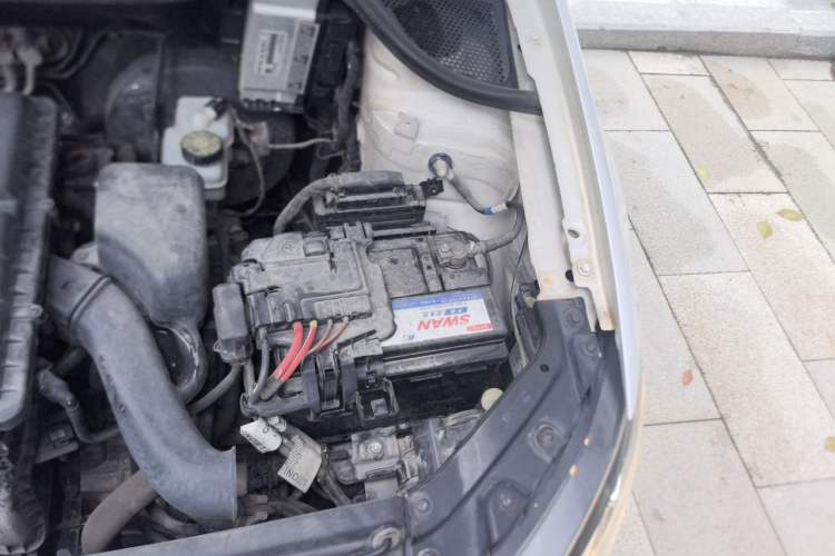Used Volkswagen Polo 2014 1.6L Automatic Luxury Edition Engine Bay Left